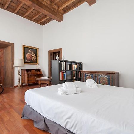 Ancient Palace In Downtown Rome Bagian luar foto