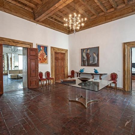 Ancient Palace In Downtown Rome Bagian luar foto