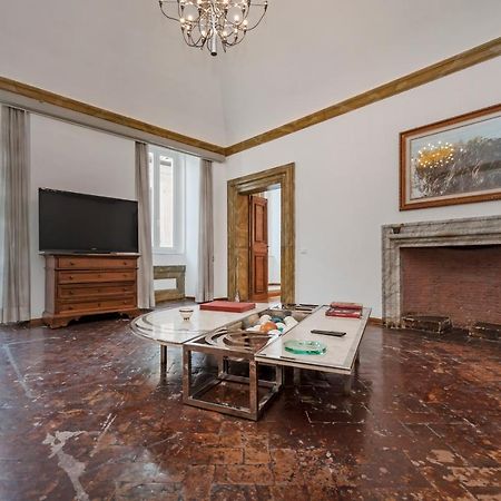 Ancient Palace In Downtown Rome Bagian luar foto