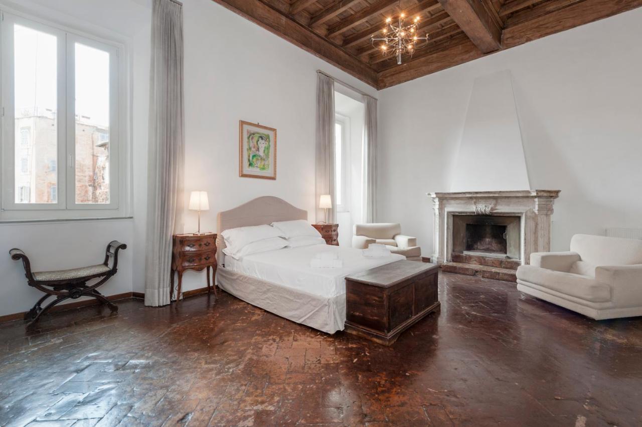 Ancient Palace In Downtown Rome Bagian luar foto