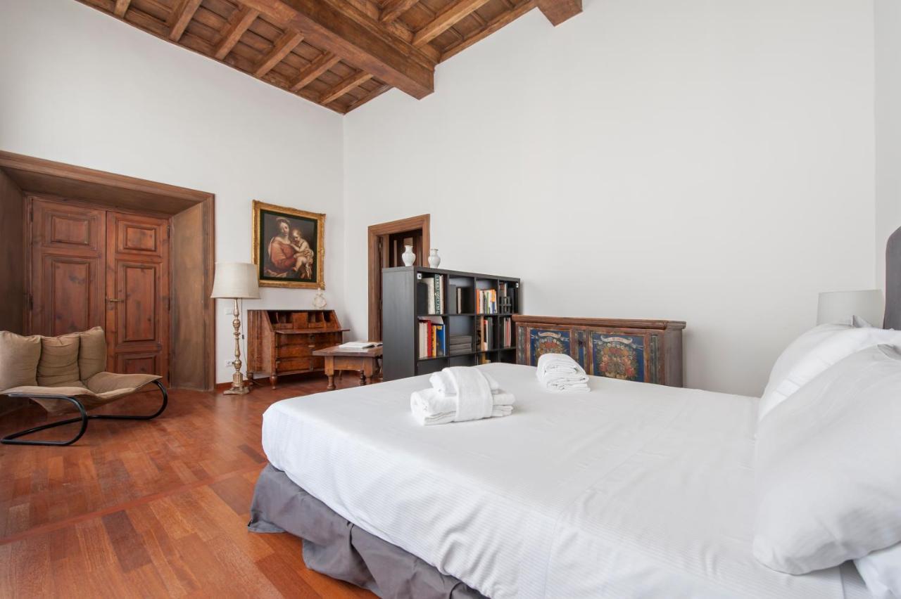 Ancient Palace In Downtown Rome Bagian luar foto