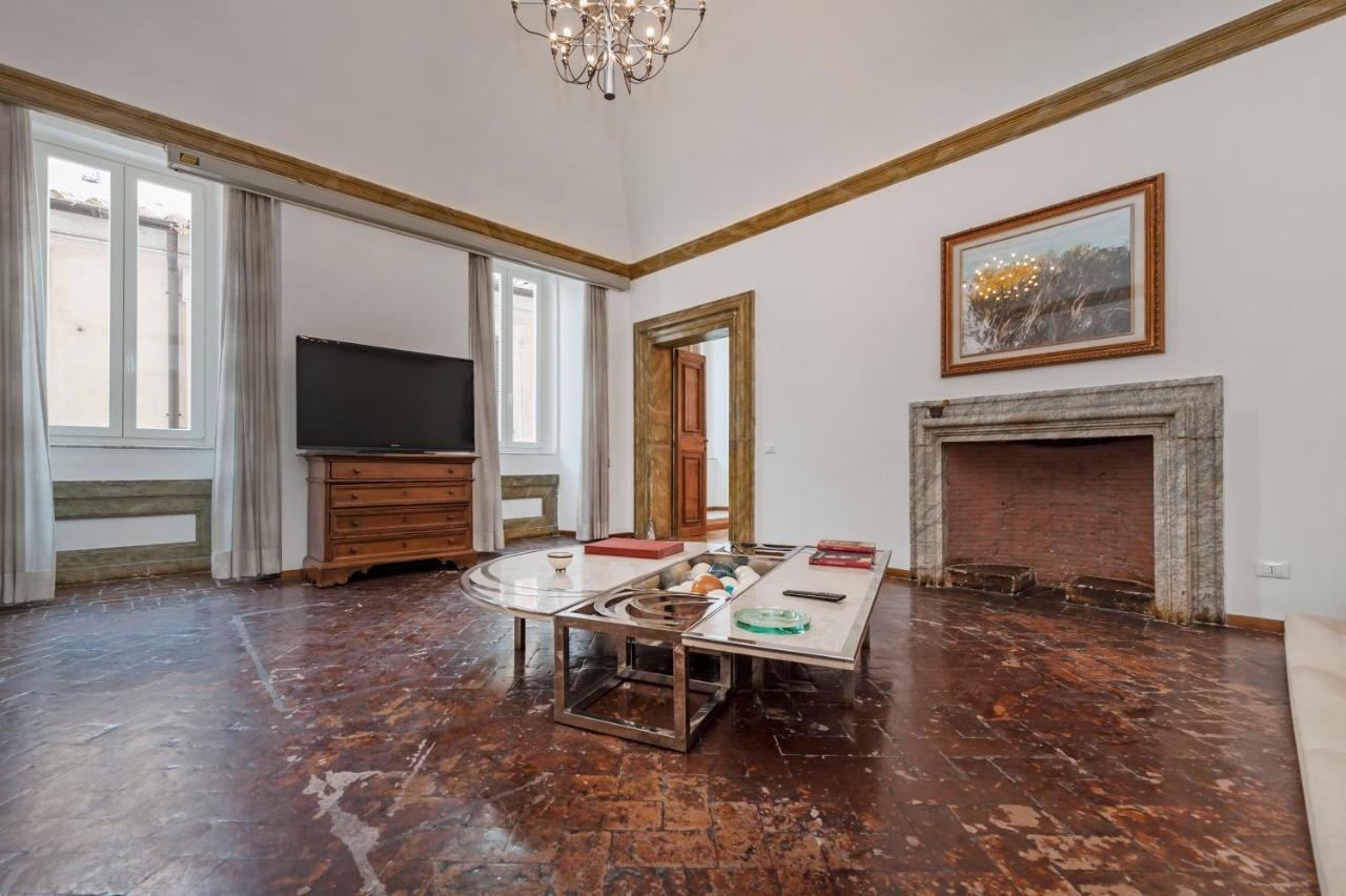 Ancient Palace In Downtown Rome Bagian luar foto