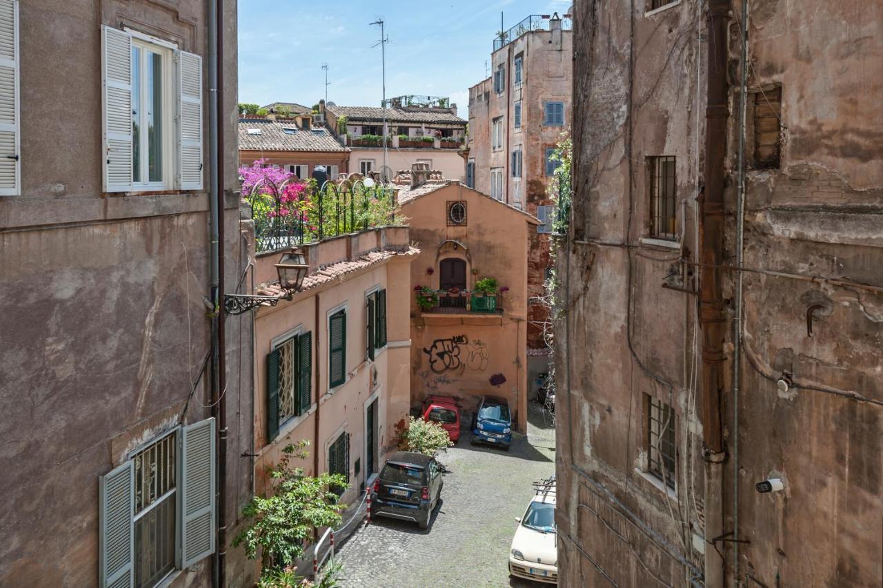 Ancient Palace In Downtown Rome Bagian luar foto