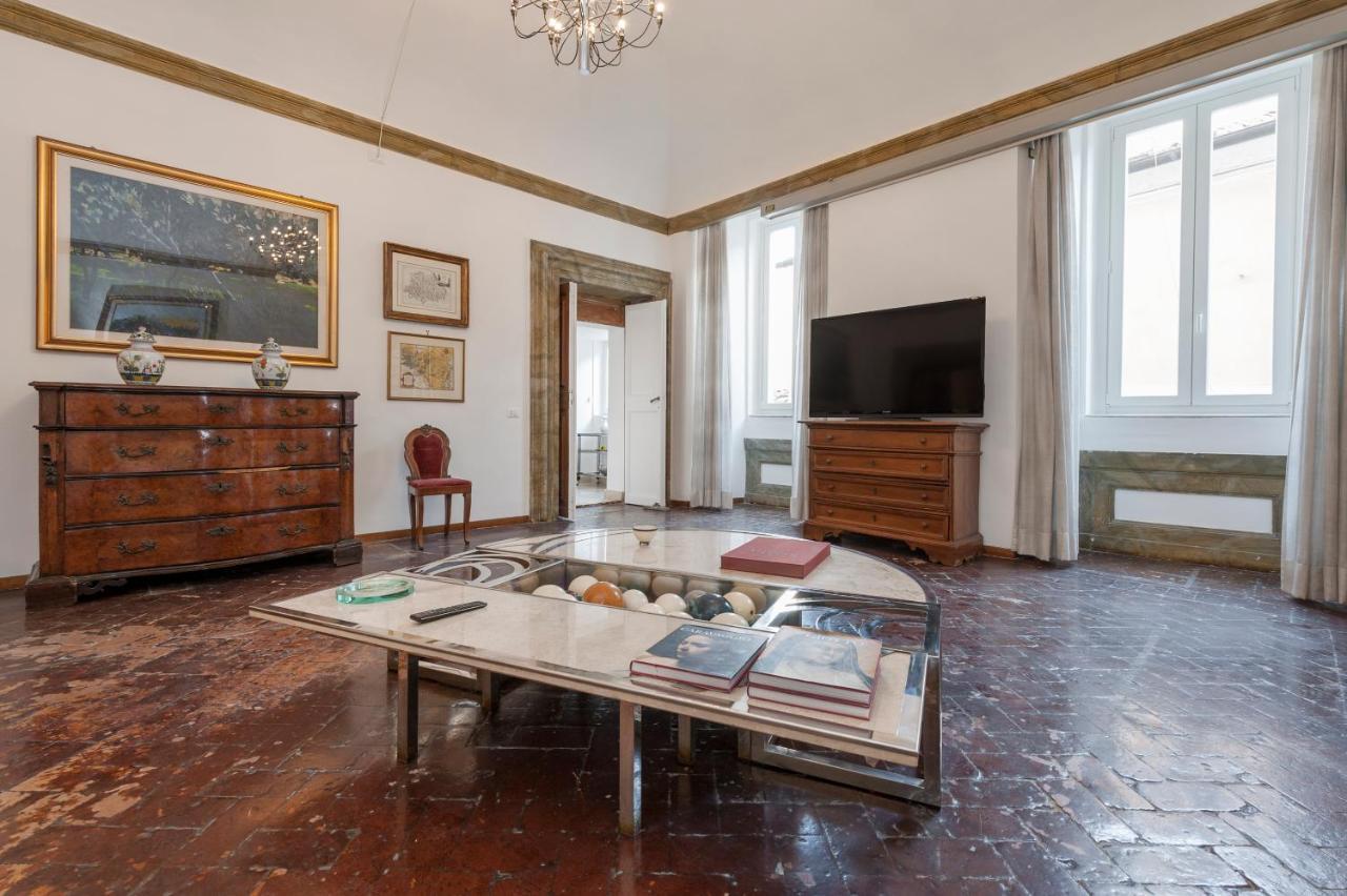 Ancient Palace In Downtown Rome Bagian luar foto