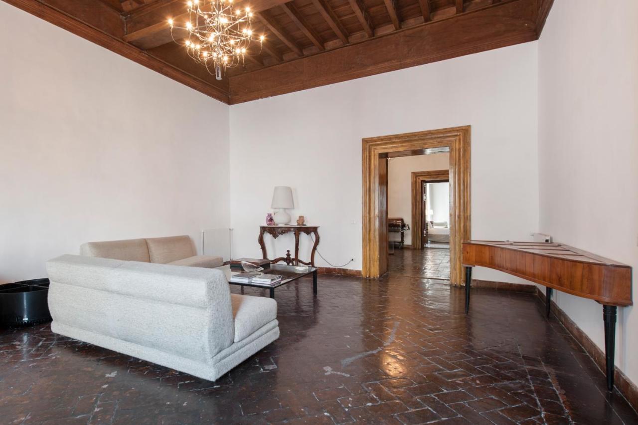 Ancient Palace In Downtown Rome Bagian luar foto