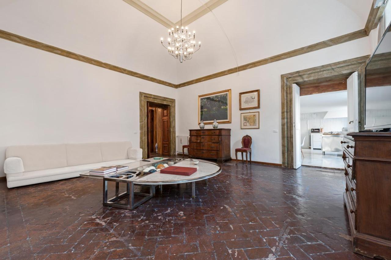 Ancient Palace In Downtown Rome Bagian luar foto